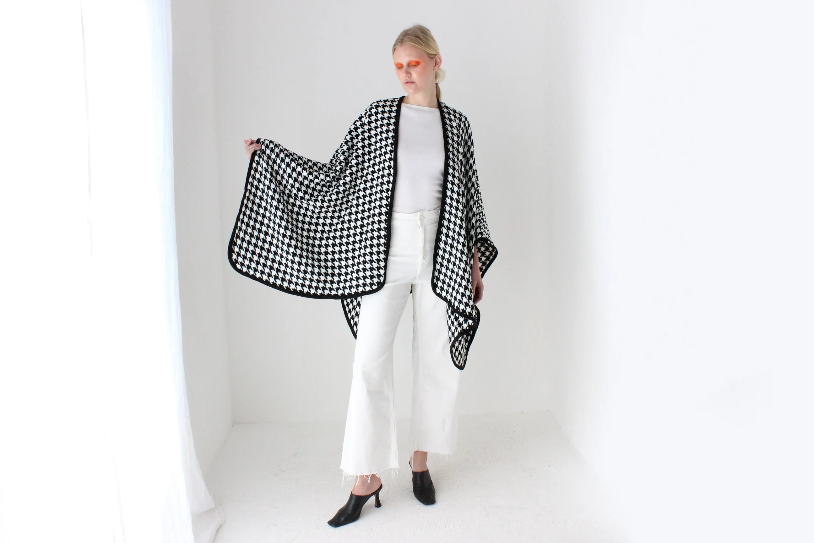 90s Deadstock Black & White Houndstooth Knit Shawl / Wrap