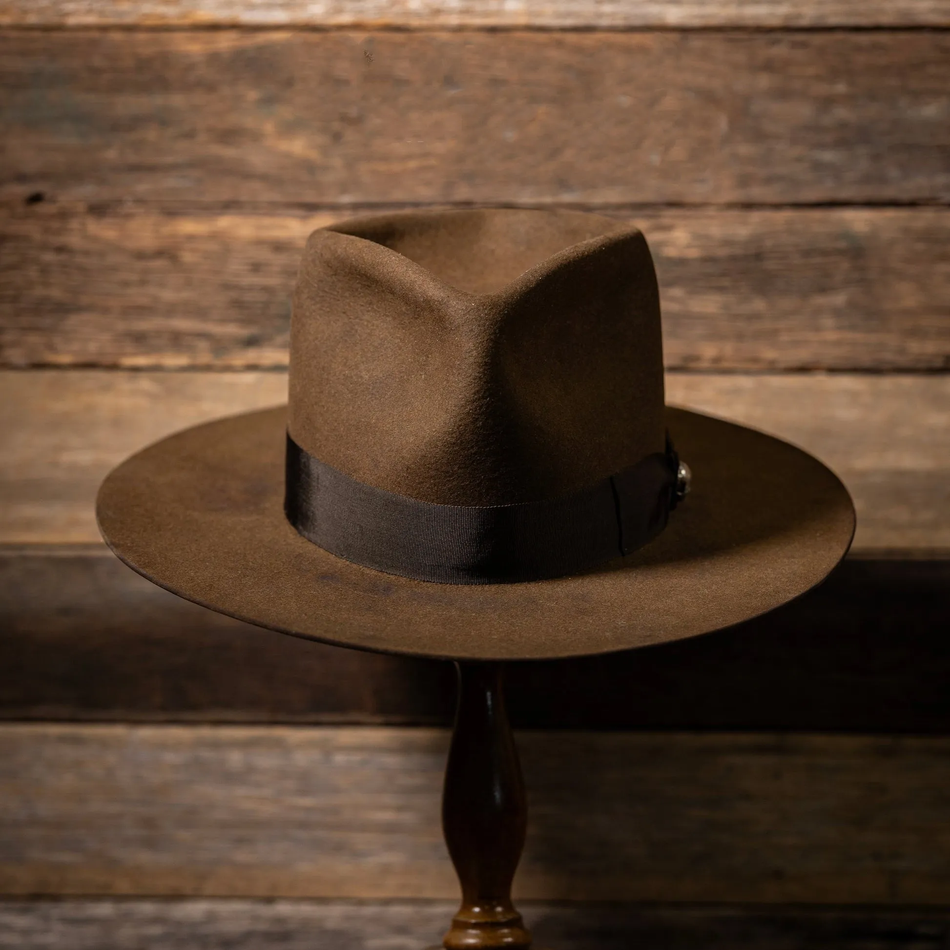 Chic Felt Fedora-Brown
