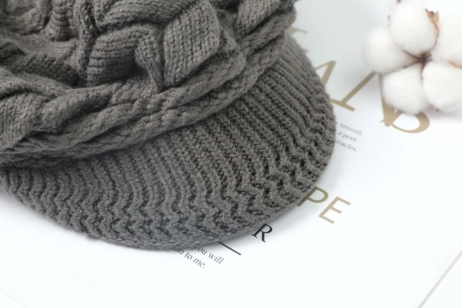 HINDAWI Women Winter Warm Knit Hat Wool Snow Ski Caps with Visor